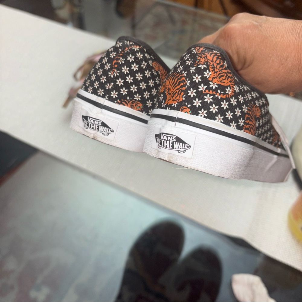 UNISEX Vans Black and Orange Tiger Pattern Sneakers, size 8 in ladies - Picture 7 of 10